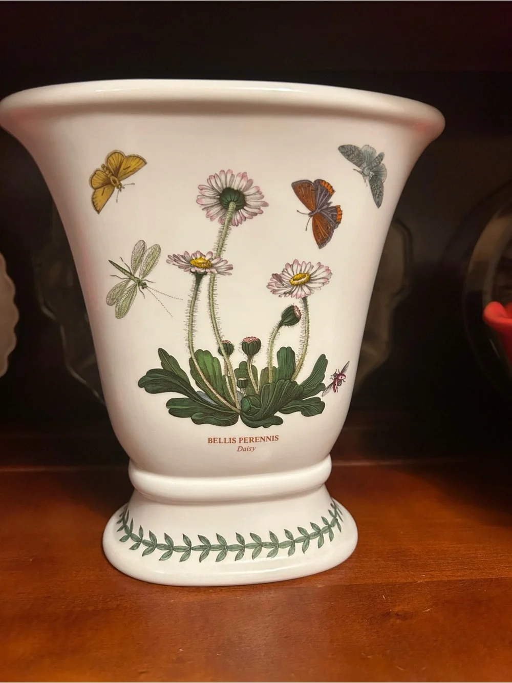 Portmeirion White Floral Daisy Vase with Butterfly and Dragonfly Accents